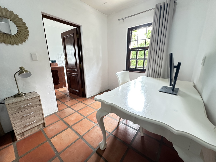 6 Bedroom Property for Sale in Kingfisher Creek Western Cape